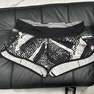 Lululemon low rise speed up 2.5